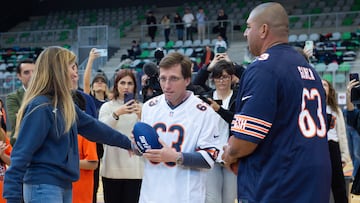 (I-D) La concejala delegada de Deporte, Sonia Cea, el alcalde de Madrid, José Luis Martínez-Almeida, y el exjugador de los Chicago Bears, Roberto Garza, durante el entrenamiento ‘Mini Monsters’, en GO fit Vallehermoso, a 9 de febrero de 2024, en Madrid (España). El entrenamiento ha sido organizado por el equipo de los Chicago Bears de la Liga Nacional de Fútbol Americano para niños de los colegios de Madrid. El objetivo de este encuentro es dar a conocer el flag football, una modalidad de fútbol americano sin contacto que será olímpica en Los Ángeles 2028.
09 FEBRERO 2024;FÚTBOL;AMERICANO;RUGBY
Gustavo Valiente / Europa Press
09/02/2024