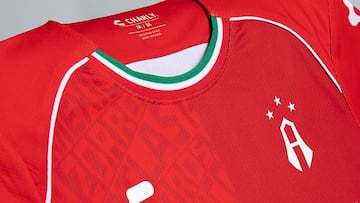 Esta es la camiseta del Atlas conmemorativa de la Selección Mexicana.