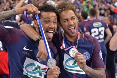 ¿Peligra el Mundial para Dani Alves? En Brasil son pesimistas