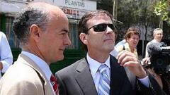<b>DE NUEVO.</b> Fuentes, en los Juzgados en 2003, con su abogado.