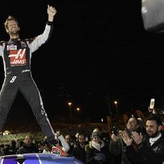 Grosjean vence sobre el hielo y ¡salen a puñetazos a su espalda!