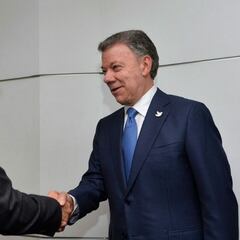 Santos dice que tiene una conversación pendiente con Uribe
