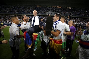 En su segunda temporada como entrenador del Real Madrid (2016-2017), consiguió el 33º título de Liga para el equipo blanco. En la última jornada ante el Málaga el Real Madrid se jugaba el título con el Barcelona.