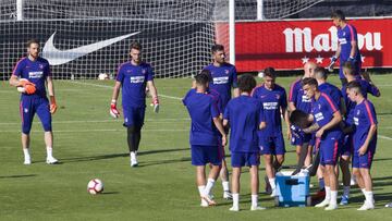 El balón, protagonista de la sesión vespertina del Atlético