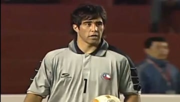 Hace 16 años Claudio Bravo hizo su estreno en la Roja