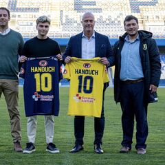 El nuevo millonario del fútbol chileno lo pasa mal en Primera B y debe encontrar nuevo DT