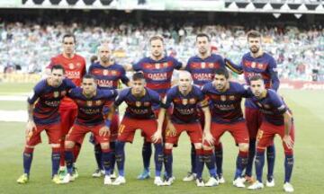 El once inicial del Barcelona. De pie: Bravo, Mascherano, Rakitic, Busquets y Piqué. Agachados: Messi, Dani Alves, Neymar, Iniesta, Luis Suárez y Jordi Alba. 