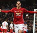 Zlatan entrena normal y busca su lugar en el United de Alexis