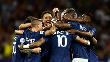 Soccer Football - Ligue 1 - Toulouse v Paris St Germain - Stadium Municipal de Toulouse, Toulouse, France - August 31, 2022 Paris St Germain's Neymar celebrates scoring their first goal with Kylian Mbappe, Marco Verratti, Lionel Messi and teammates REUTERS/Stephane Mahe