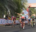 Nizzolo bate a Degenkolb y Cavendish y es el primer líder
