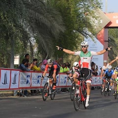 Nizzolo bate a Degenkolb y Cavendish y es el primer líder