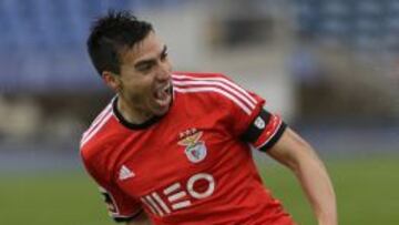 El argentino Nico Gaitan, del Benfica, celebra su gol, el de la victoria de su equipo contra el Belenenses.