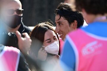 Egan Bernal celebra la victoria en el Giro.