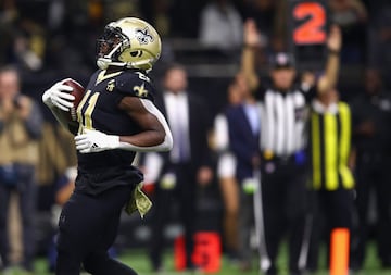 El running back de los Saints no tuvo temor frente a la defensiva de los Rams. (29.60)