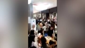 Brutal pelea entre hinchas de Platense y Chacarita en un centro comercial