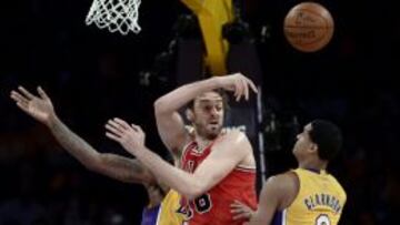 Pau Gasol en acción en el Staples.