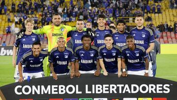AMDEP1803. BOGOTÁ (COLOMBIA), 14/05/2024.- Jugadores de Millonarios posan en un partido de la fase de grupos de la Copa Libertadores entre Millonarios y Palestino este martes, en el estadio Nemesio Camacho El Campín en Bogotá (Colombia). EFE/ Mauricio Dueñas Castañeda