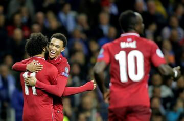 0-2. Mohamed Salah celebró el segundo gol.