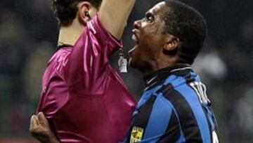 El Inter, con nueve, no pasa del empate y alienta a la Roma