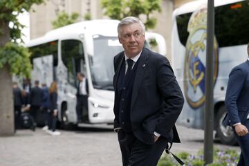 Ancelotti llegando al hotel en París. 

