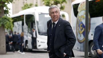 Ancelotti llegando al hotel en París. 

