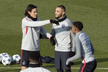 Edinson Cavani, Layvin Kurzawa, y Christopher Nkundu