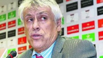 <b>ADIÓS. </b>Juan Guillamón dejó ayer la presidencia del Murcia.