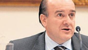 <b>CONTUNDENTE. </b>Eduardo Bandrés dejó ayer perfectamente claro el futuro de Diego Milito.