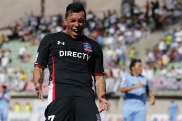 Esteban Paredes celebra el gol para Colo Colo.