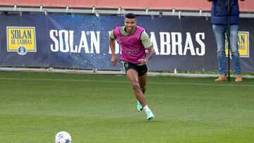 Reinildo Mandava, durante el entrenamiento del Atlético.