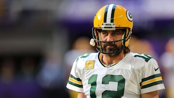 Aaron Rodgers sufrió una fractura en el dedo del pie durante su ausencia de los entrenamientos de los Packers tras dar positivo por COVID-19.