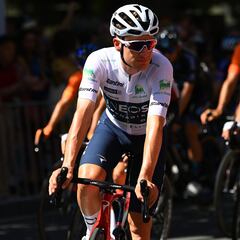 La COVID sigue apretando en La Vuelta y las bajas suben