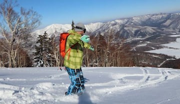 Futoshi Miyawaki, experto snowboarder disfrutando de Kitataitsetsu.