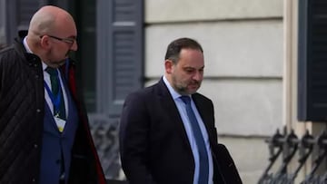 Imagen de Koldo Garc赤a y Jos谷 Luis ?balos, a su llegada al Congreso.