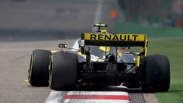 SHANGHAI, CHINA - APRIL 12: Nico Hulkenberg of Germany driving the (27) Renault Sport Formula One Team RS19 on track during practice for the F1 Grand Prix of China at Shanghai International Circuit on April 12, 2019 in Shanghai, China. (Photo by Charles Coates/Getty Images)