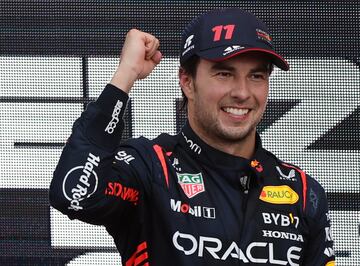 Baku (Azerbaijan), 30/04/2023.- Mexican Formula One driver Sergio Perez of Red Bull Racing celebrates after winning the 2023 Formula 1 Azerbaijan Grand Prix at the Baku City Circuit in Baku, Azerbaijan, 30 April 2023. (Fórmula Uno, Azerbaiyán) EFE/EPA/ALI HAIDER
