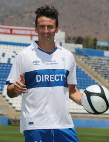 Roberto Gutiérrez en su presentación oficial como jugador de Universidad Católica.