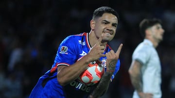 Cruz Azul's Uruguayan forward #21 Gabriel Fernandez celebrates after scoring a goal during the Liga MX Apertura football tournament match between Cruz Azul and Queretaro at the Olimpico Universitario Stadium in Mexico City on September 24, 2025. (Photo by Victor Cruz / AFP)