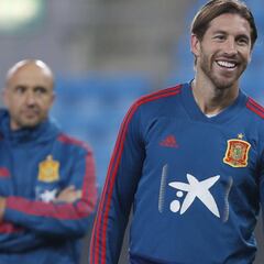Sergio Ramos se queda para hacer grupo con España