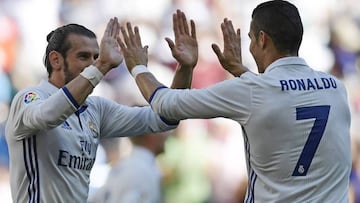 Real Madrid&#039;s Welsh forward Gareth Bale (L) and Real Madrid&#039;s Portuguese forward Cristiano Ronaldo celebrate after scoring a goal during the Spanish league football match Real Madrid CF vs SD Eibar at the Santiago Bernabeu stadium in Madrid on O