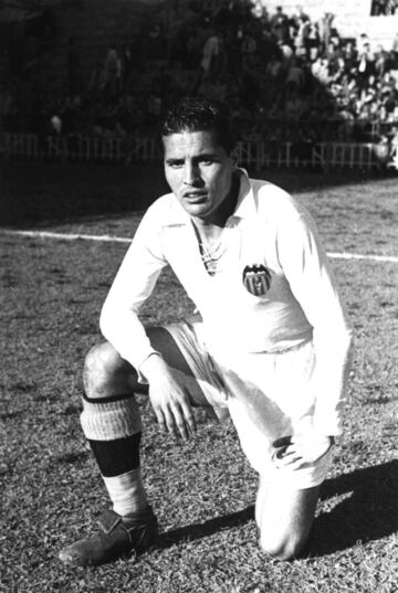 En tiempos de grandes goleadas, el Valencia le infligi¨® al Atleti la mayor de toda la historia. Segu¨ª marc¨® cuatro goles; Igoa y Mena completaron la goleada. Curiosamente, despu¨¦s de esa goleada (jornada 13), el Atl¨¦tico s¨®lo perdi¨® un partido m¨¢s hasta el final y acab¨® ganando la Liga 49-50. El Valencia acab¨® tercero.