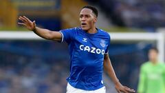 Yerry Mina en un partido del Everton en la Premier League