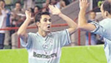 Neto marcó dos goles.