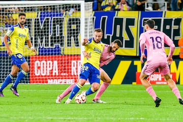 Grigore con Javier Ontiveros en el encuentro de hoy de la segunda ronda de la Copa del Rey que enfrentaba al Cádiz CF y al Eldense.