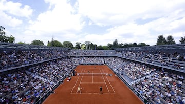 Stefanos y Petros Tsitsipas, en acci¨®n contra Marcelo Arevalo y Mate Pavic en Roland Garros.