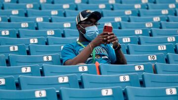 JACKSONVILLE, FLORIDA - SEPTEMBER 13: Fans are seen prior to the game between the Jacksonville Jaguars and the Indianapolis Colts at TIAA Bank Field on September 13, 2020 in Jacksonville, Florida.   Sam Greenwood/Getty Images/AFP
 == FOR NEWSPAPERS, INTER