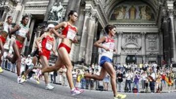 La china Xue Bai, de 20 años, se coronó hoy campeona del mundo de maratón al ganar la carrera en Berlín con un tiempo de 2:25:15 sorprendiendo a las favoritas africanas.