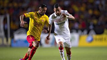 Photo during the match Morelia vs Toluca corresponding Round 7 Tournament Clausura 2017 League MX at Morelos Stadium, in the photo
 
 Foto durante el partido Morelia vs Toluca Jornada 7 correspondiente al Torneo Clausura 2017 de la Liga MX en el Estadio Morelos, en la foto:  Rodrigo Millar Morelia y Rubens Sambueza
 
 18/02/2017/MEXSPORT/Osvaldo Aguilar