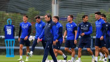 Felipe Miñambres en un entrenamiento con el Levante.