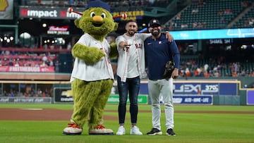Héctor Herrera lanza primera bola en juego de los Astros de Houston